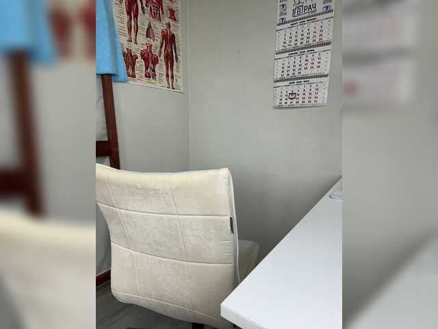 Adelaida1001 live cam and statistics on UnifiedCams