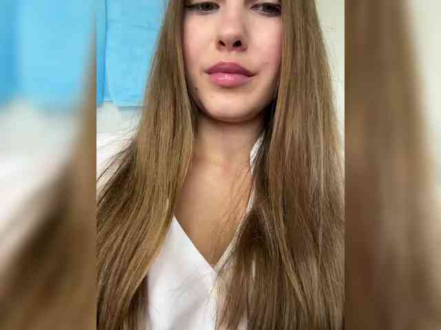 Adelaida1001's webcam live show