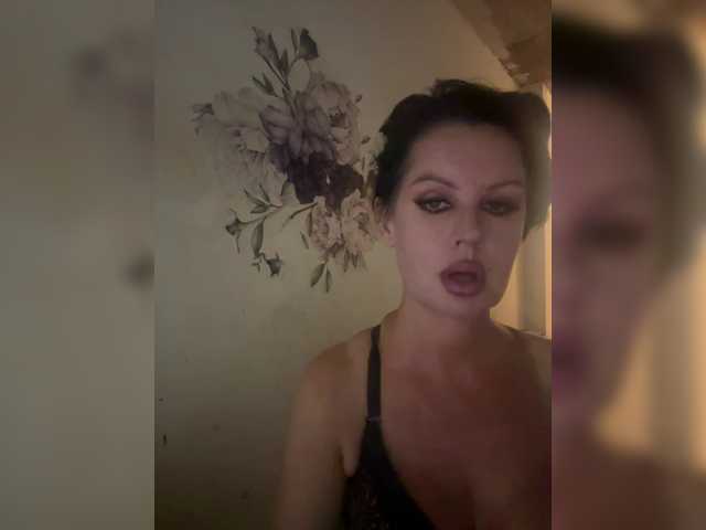 RoyalBreasts live cam on BongaCams