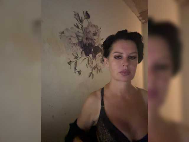RoyalBreasts live cam on BongaCams
