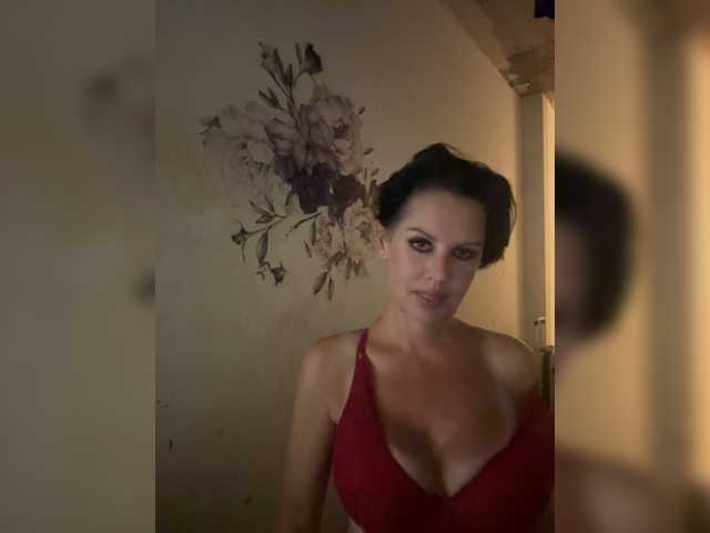 RoyalBreasts live cam on BongaCams