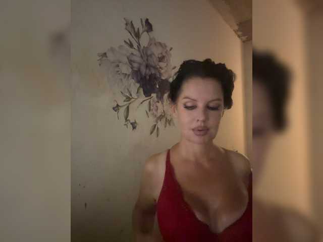 RoyalBreasts live cam on BongaCams