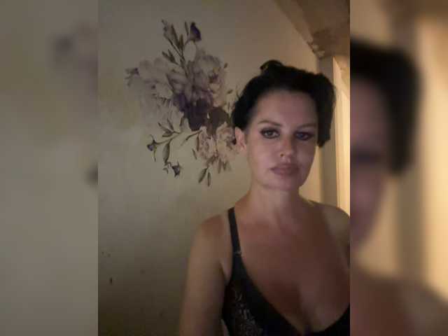 RoyalBreasts live cam on BongaCams