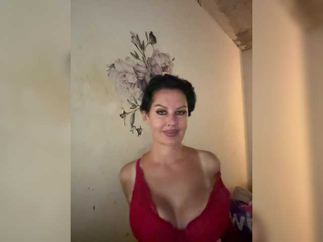 RoyalBreasts live cam on BongaCams