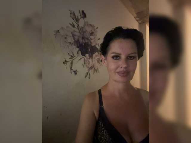 RoyalBreasts live cam on BongaCams
