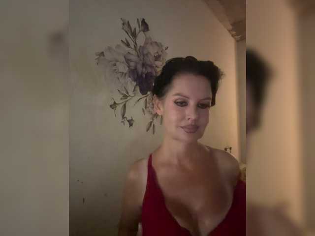 RoyalBreasts live cam on BongaCams