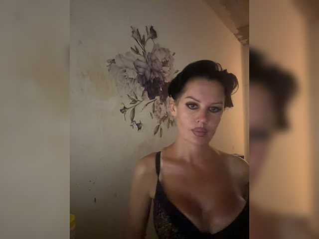 RoyalBreasts live cam on BongaCams