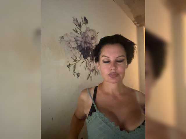 RoyalBreasts live cam on BongaCams