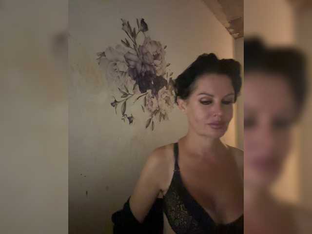 RoyalBreasts live cam on BongaCams