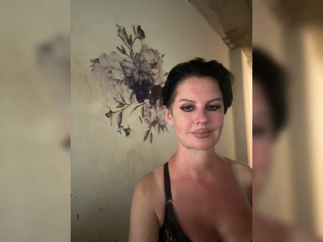 RoyalBreasts live cam preview