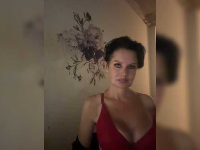 RoyalBreasts live cam on BongaCams