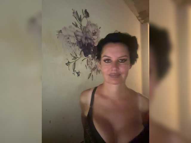 RoyalBreasts live webcam show