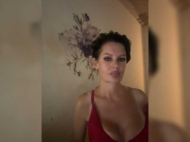 RoyalBreasts, live now on BongaCams