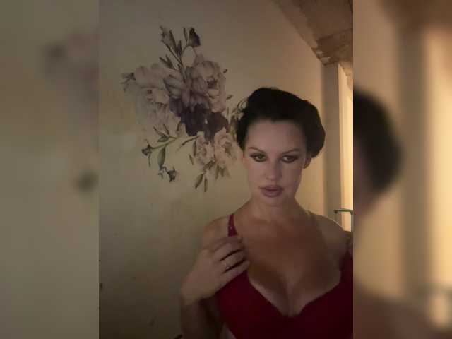 RoyalBreasts live cam on BongaCams