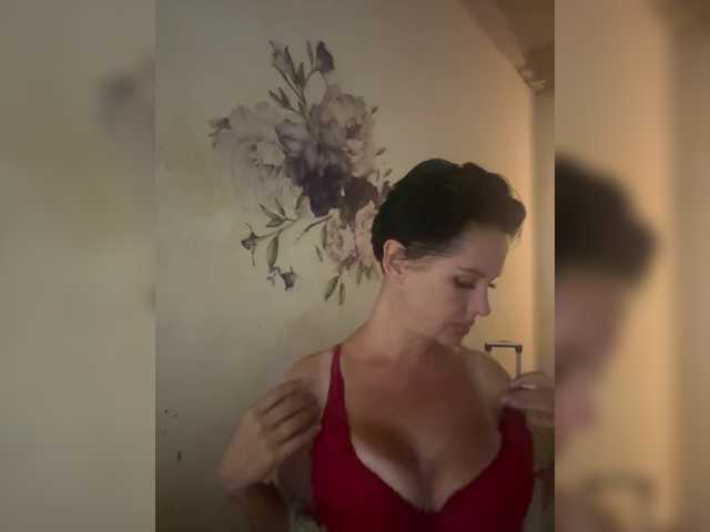 RoyalBreasts live cam on BongaCams