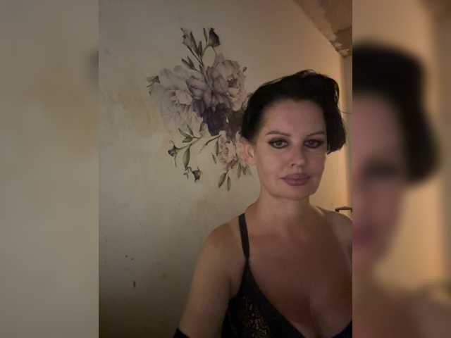 RoyalBreasts live cam on BongaCams