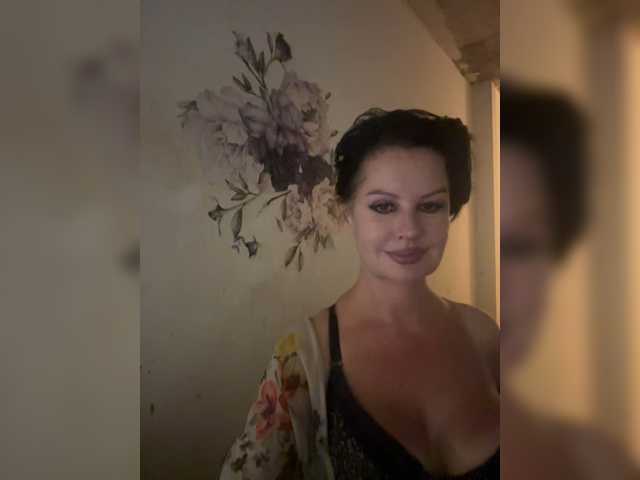 RoyalBreasts live cam