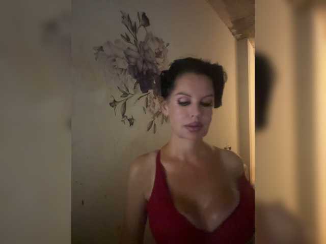 RoyalBreasts webcam