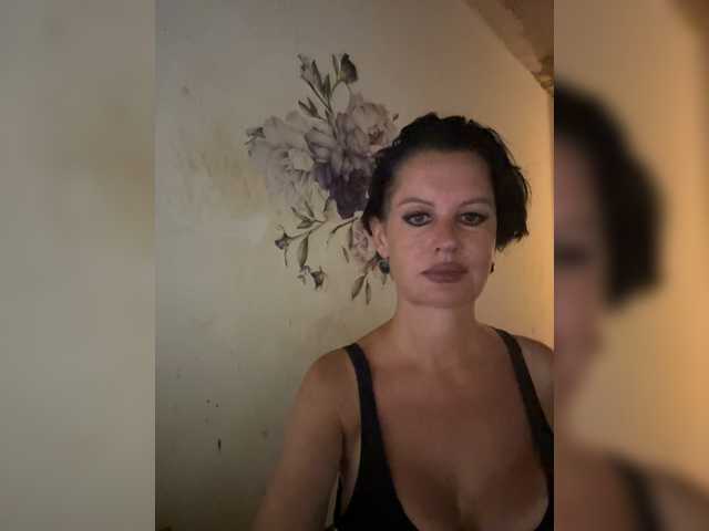 RoyalBreasts live cam on BongaCams