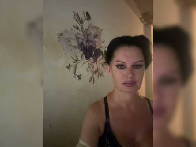 RoyalBreasts live cam on BongaCams