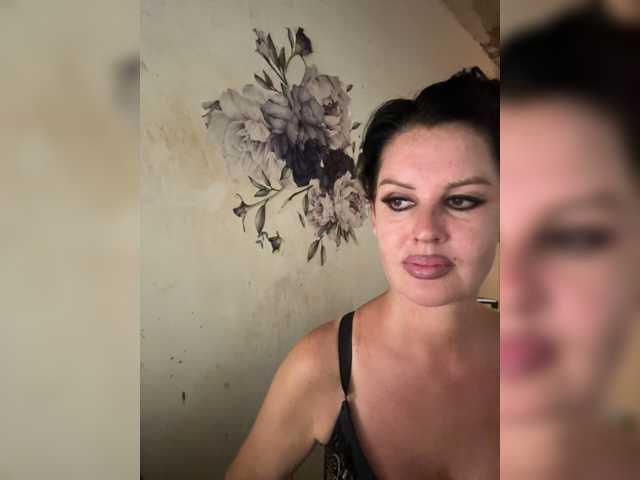 RoyalBreasts live cam on BongaCams
