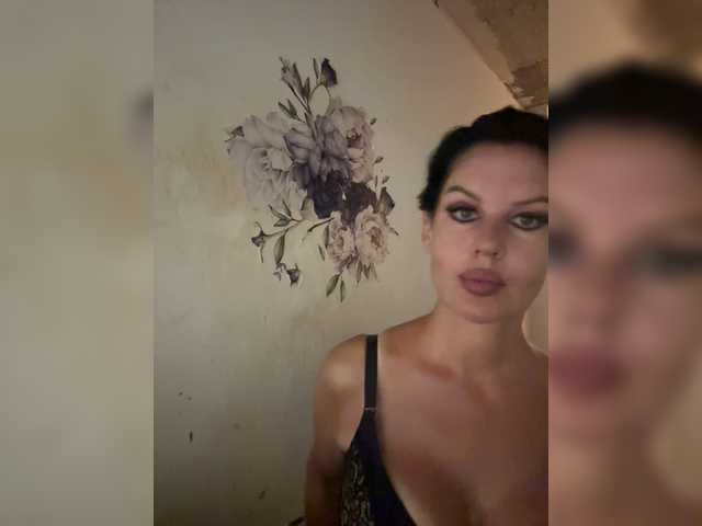 RoyalBreasts live cam on BongaCams