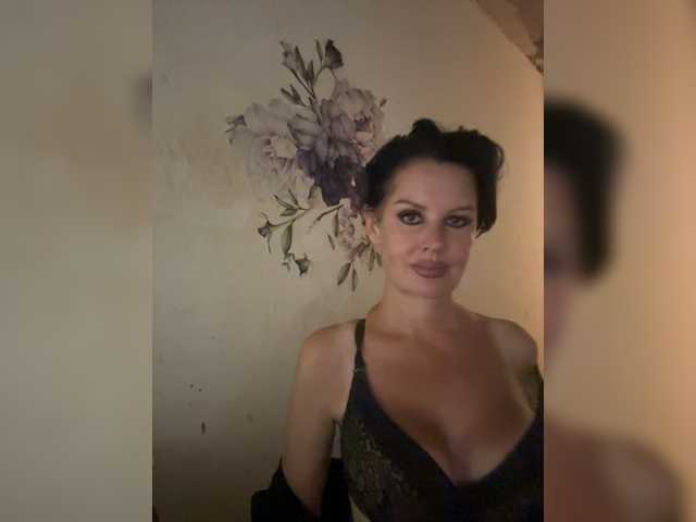 RoyalBreasts live cam on BongaCams