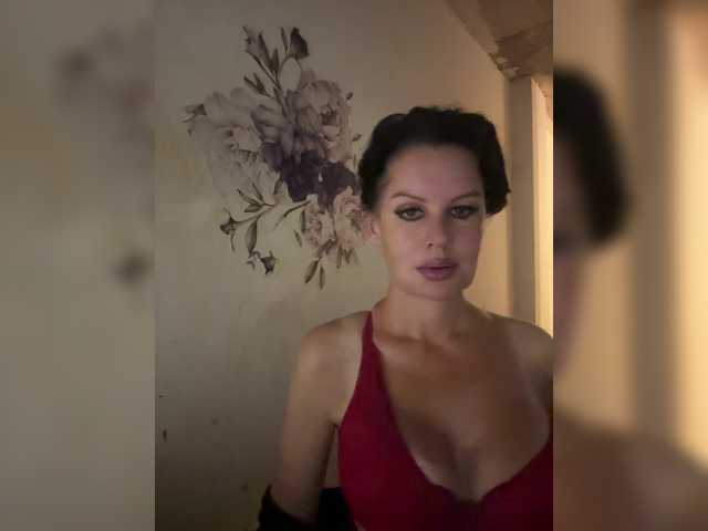 RoyalBreasts live cam on BongaCams