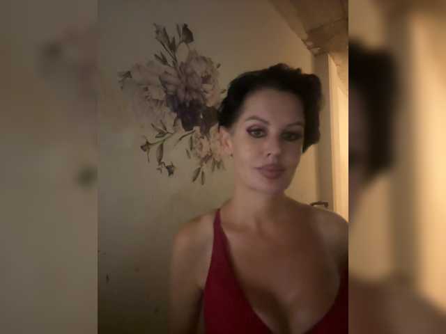 RoyalBreasts live cam on BongaCams