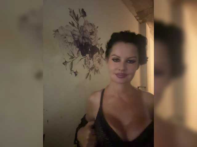 RoyalBreasts live cam on BongaCams