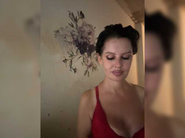 RoyalBreasts live cam on BongaCams