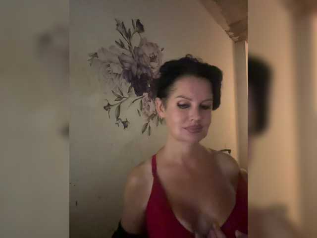 RoyalBreasts, en vivo ahora en BongaCams