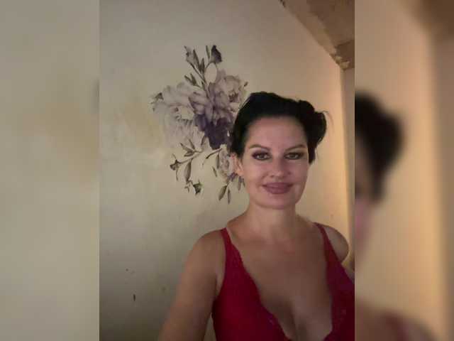 RoyalBreasts live cam on BongaCams