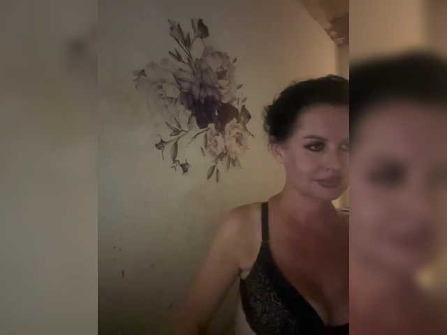 RoyalBreasts live cam on BongaCams