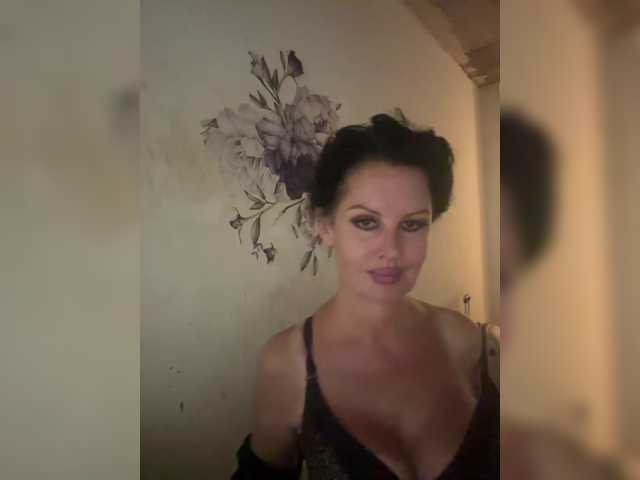 RoyalBreasts live cam on BongaCams