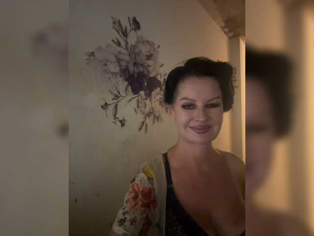 RoyalBreasts live cam on BongaCams