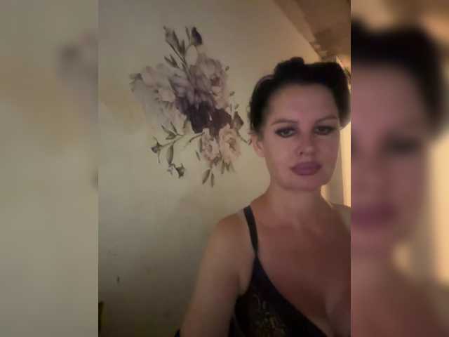 RoyalBreasts live cam on BongaCams