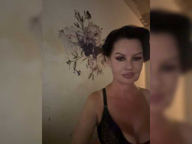 RoyalBreasts live cam on BongaCams