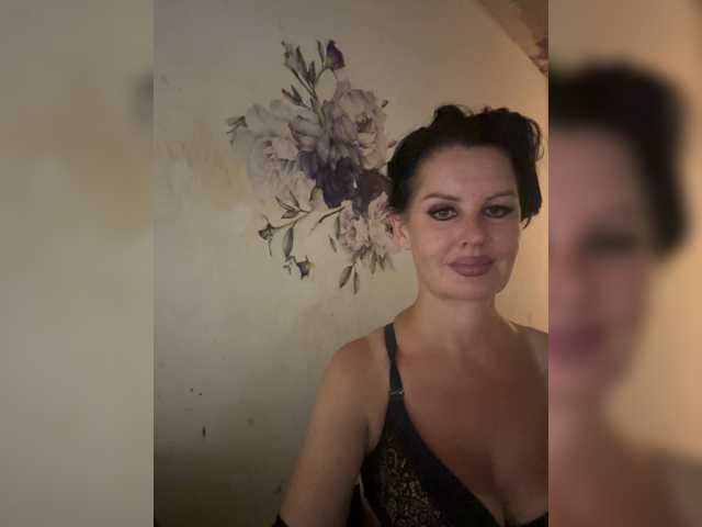 RoyalBreasts live cam on BongaCams