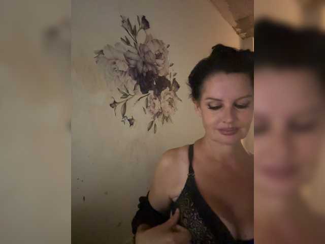 RoyalBreasts live cam on BongaCams