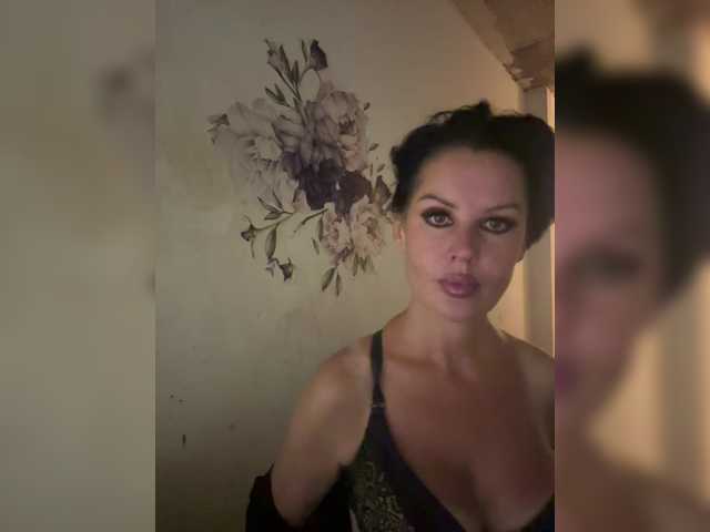 RoyalBreasts live cam on BongaCams