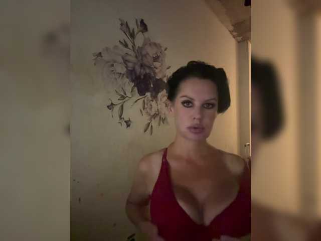 RoyalBreasts live cam on BongaCams