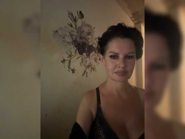 RoyalBreasts live cam on BongaCams