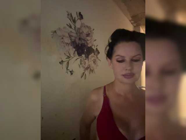 RoyalBreasts live cam on BongaCams