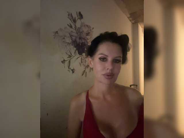 RoyalBreasts live cam on BongaCams