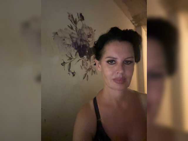 RoyalBreasts live cam on BongaCams