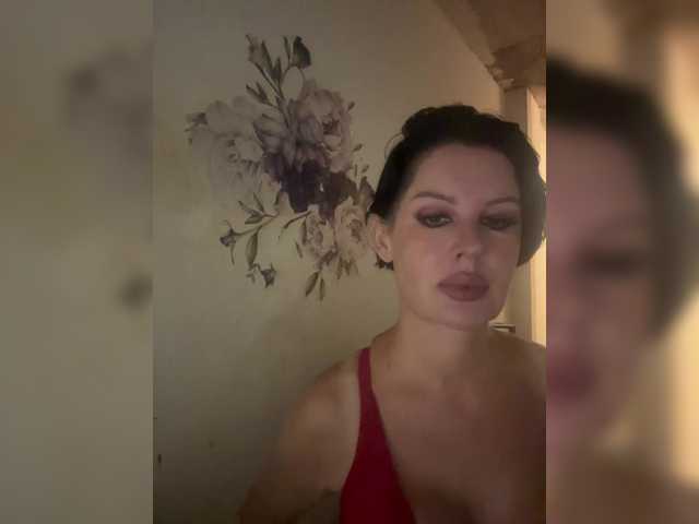 RoyalBreasts live cam on BongaCams