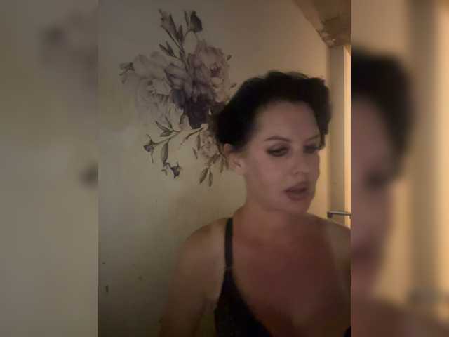 RoyalBreasts live cam on BongaCams