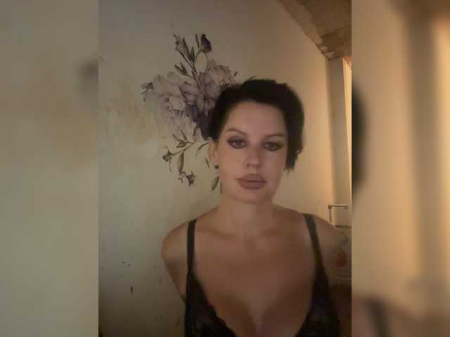 RoyalBreasts live cam on BongaCams