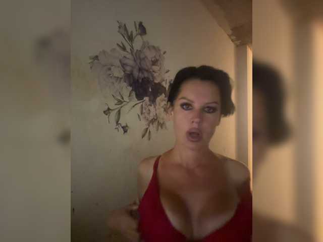 RoyalBreasts live cam on BongaCams